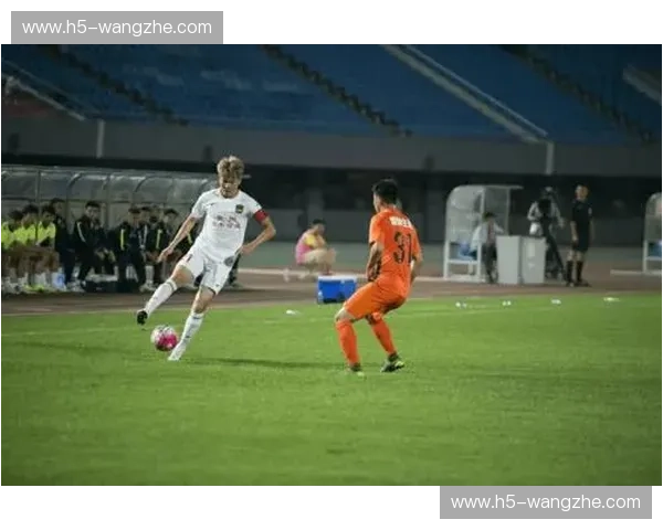 巅峰红潮与高原狼烟：恒大VS贵州智诚，那场点燃灵魂的绿茵博弈